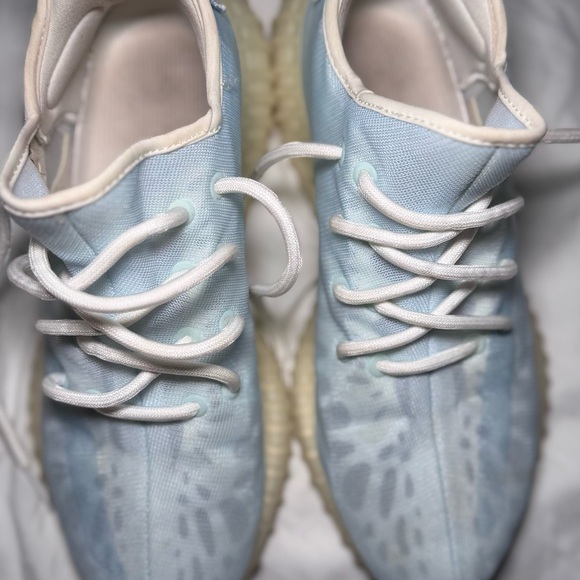 Stylish Blue and White Sneakers - Picture 5 of 7